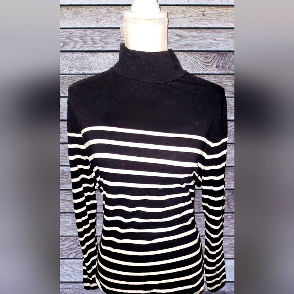 TALBOTS TURTLENECK TEE